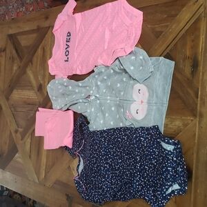 4 pcs 2 onies , leggings & Hoodie by Carter's